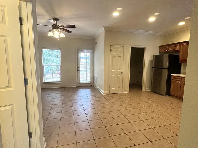 918 Jefferson Dr — Photo 4