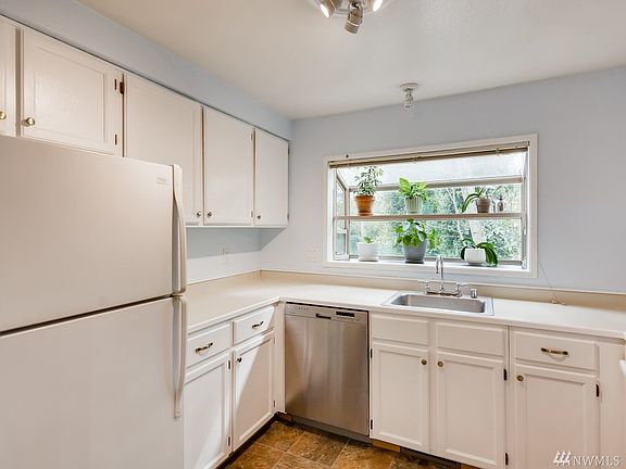 2nd image of 12024 96th Ave NE APT 420