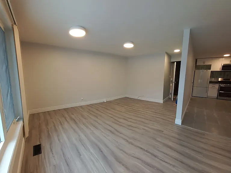 8 Clareville Cres #3 — Photo 2