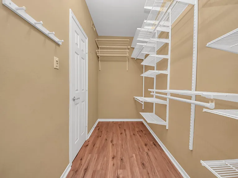 23003 Governorshire Dr — Photo 36