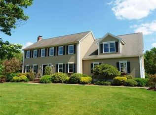 10 Red Gate Ln, Franklin, MA 02038