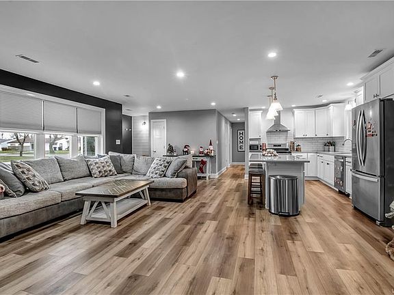 2nd image of 75 Alys Dr E