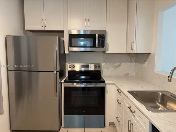 5001 W Oakland Park Blvd #305, Fort Lauderdale, FL 33313
