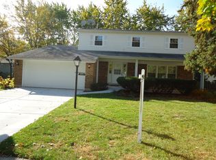 3 Charles Ct, Buffalo Grove, IL 60089