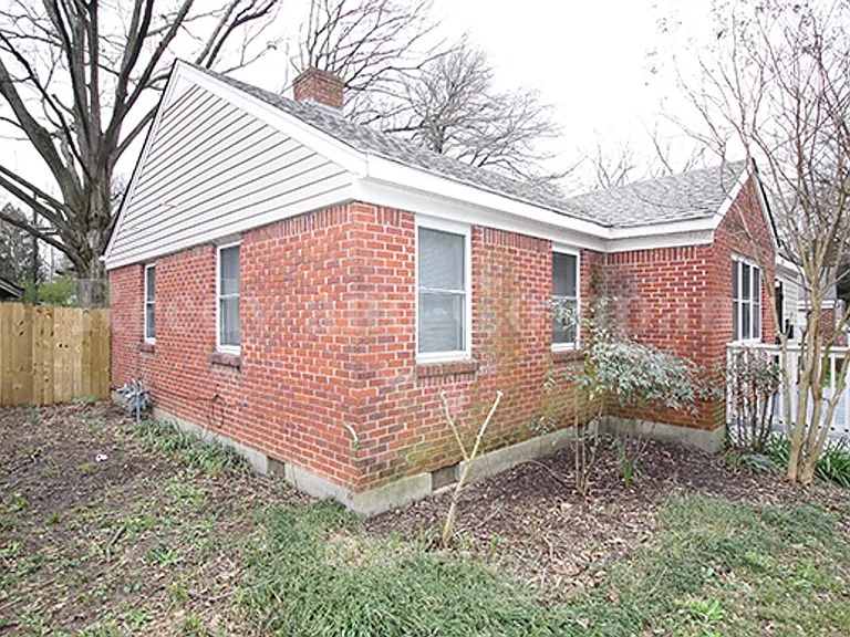 1023 Waring Rd — Photo 2