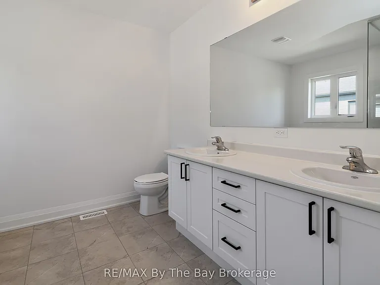 52 Amber Dr — Photo 34