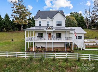 260 Kinloch Ln, Clyde, NC 28721