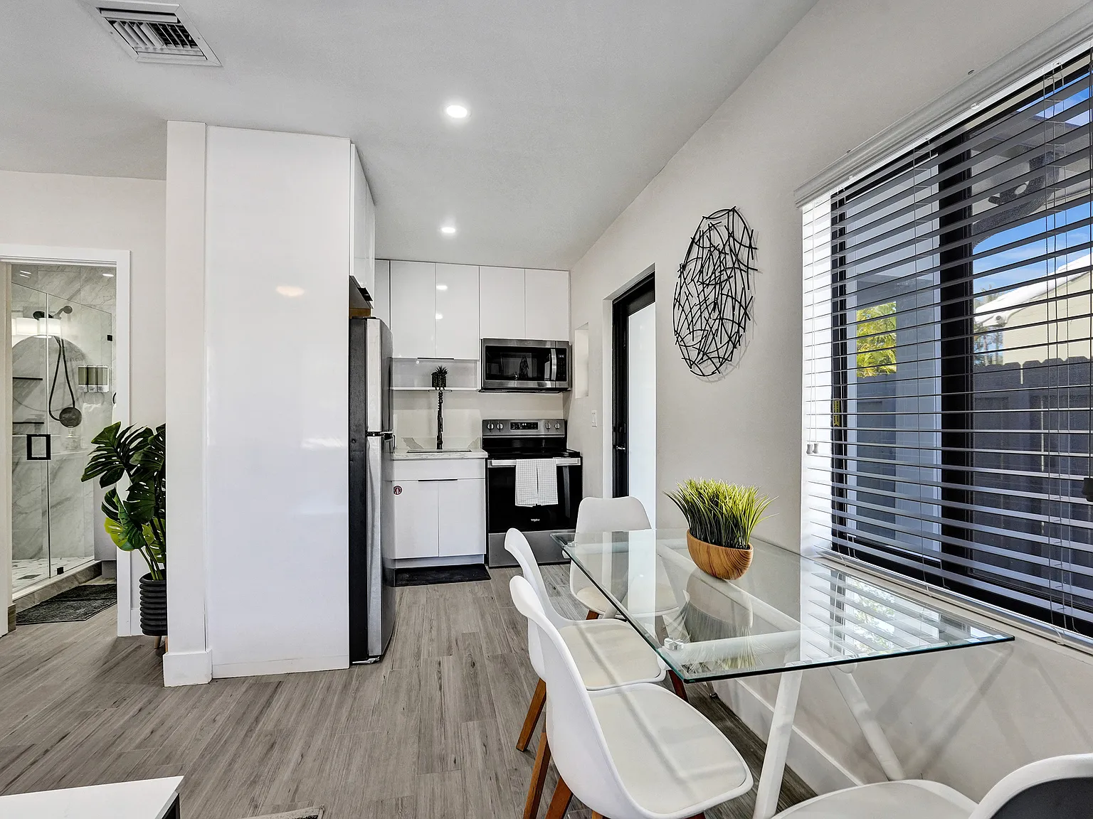 1 bed, $2,500 — Photo 4