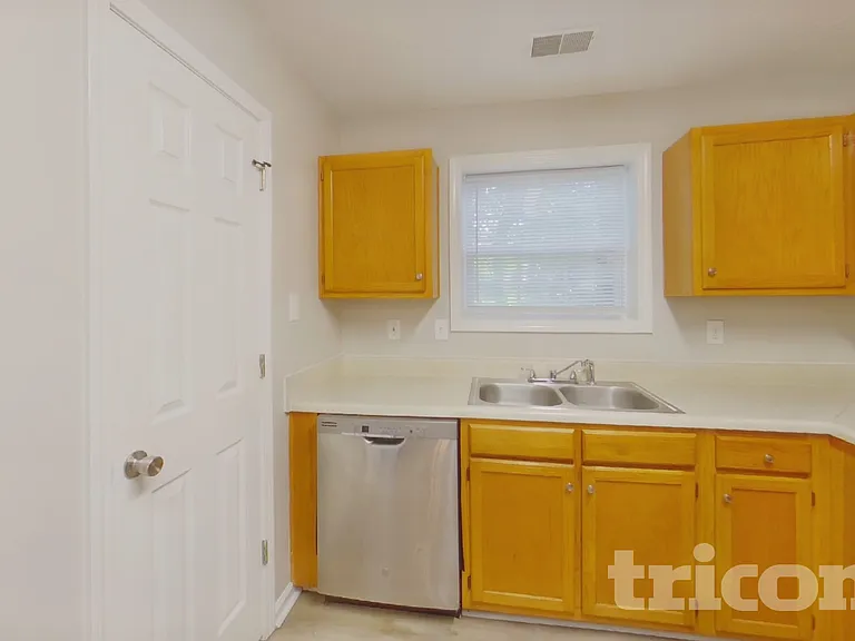 562 Chisolm Way — Photo 6