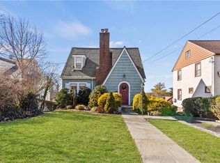143 Park Dr, Eastchester, NY