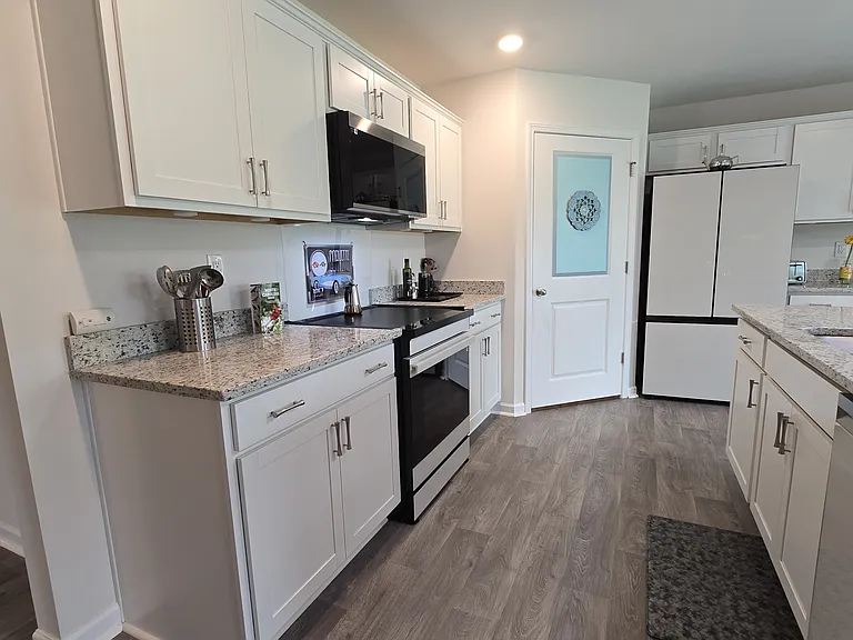 202 Alamos Ave — Photo 2