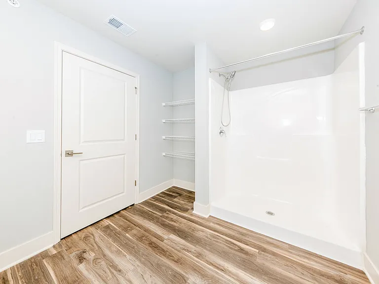 The Caravel Apartments — Photo 17