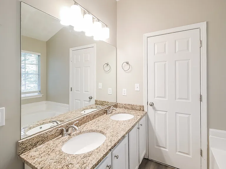 7460 Royale Ct — Photo 12