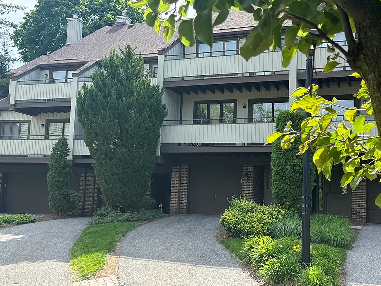 82 Meadow View Ct — Photo 1