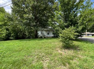 648 Middle Creek Rd, Sevierville, TN 37862
