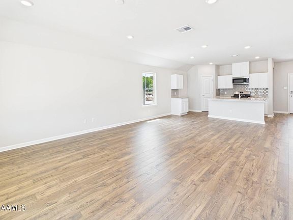 2nd image of 207 Eagle Heights Dr