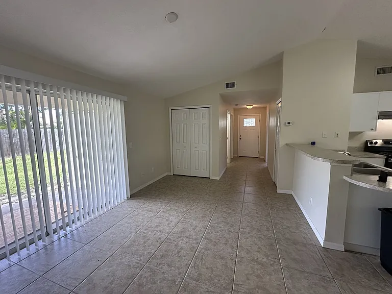 2074 Foxwood Dr — Photo 2