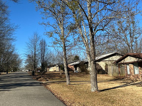 4th image of 705 Meadowbrook Dr