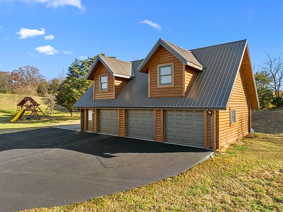 3rd image of 1185 Carolina Dr