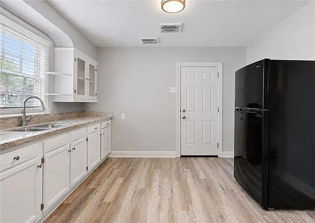 2 bed, 1.0 bath, 812 sqft, $1,200 — Photo 3