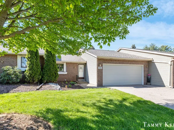 940 Laketown Dr, Holland, MI 49423