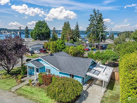 Home and area have the peaceful feeling of living in a small coastal town.>