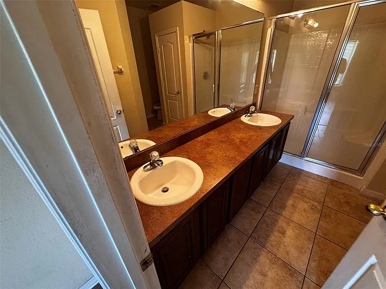 3903 Skipper Ct — Photo 13