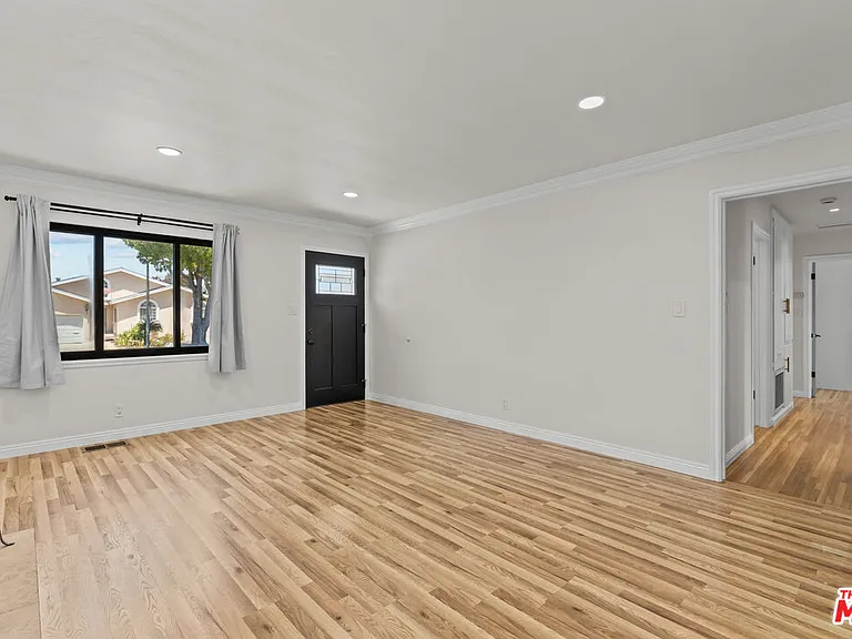 7212 W 91st St — Photo 4