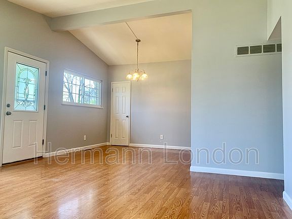 3rd image of 505 Versailles Dr