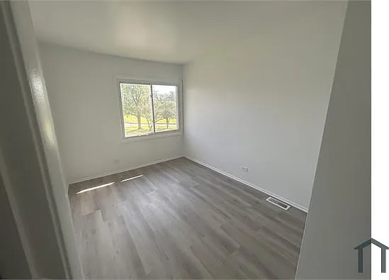 712 Marina Ct — Photo 3