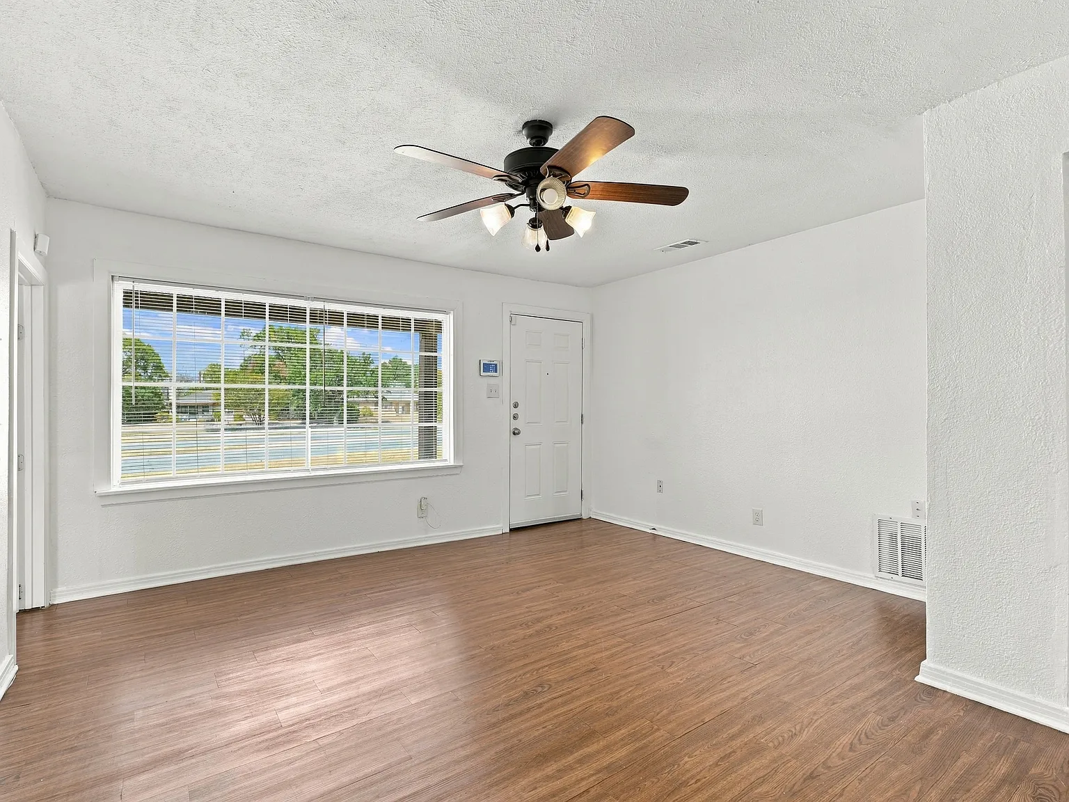 3 bed, 1325 sqft, $1,750 — Photo 3