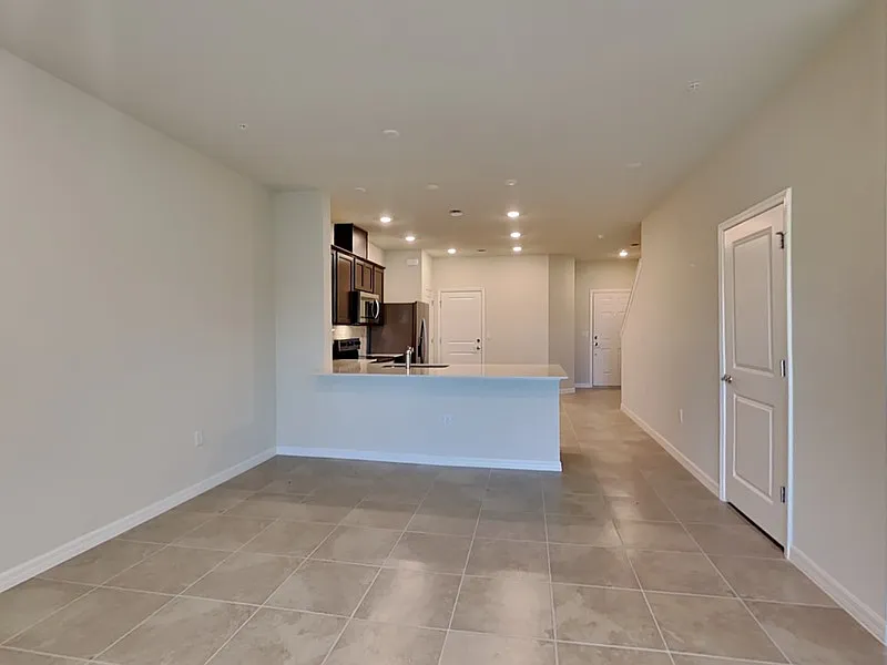 3 bed, 2.5 bath, 1699 sqft, $2,275 — Photo 4