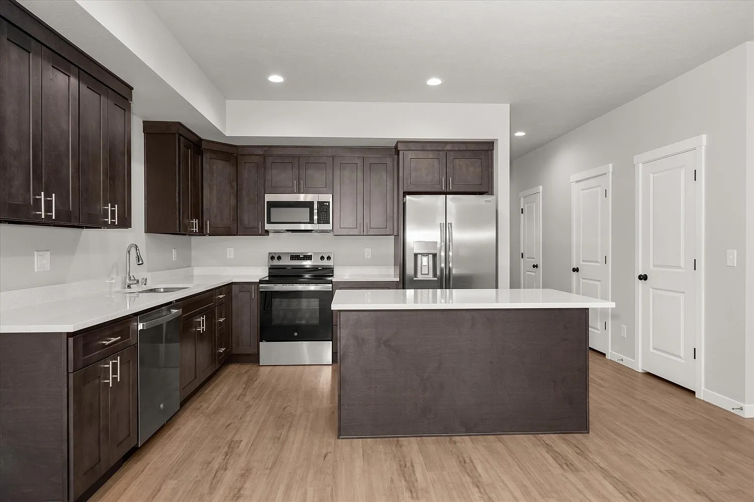 3 bed, 2.5 bath, 1480 sqft, $2,350 — Photo 3