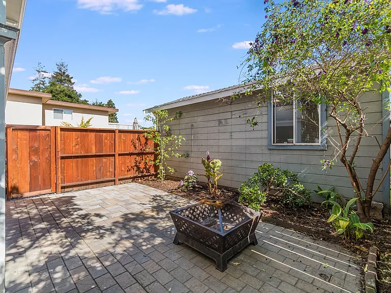 2163 Alameda Ave #B — Photo 3