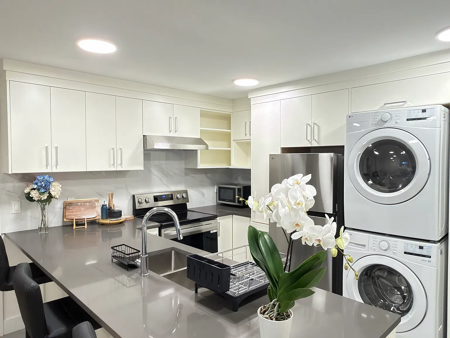 2 bed, $2,300 — Photo 4