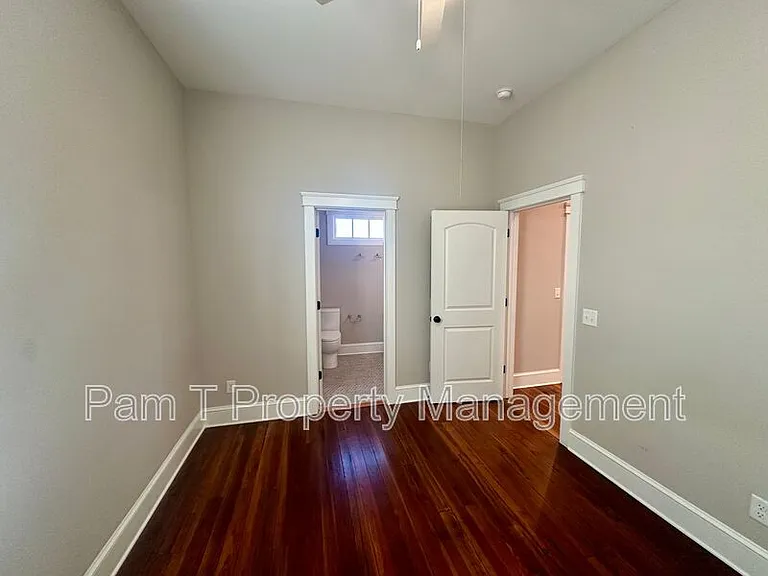 512 E 34th St — Photo 14