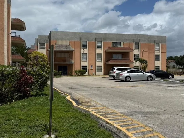 17650 NW 68th Ave APT A2001, Hialeah, FL 33015