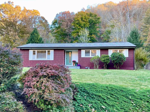 1002 Terrace St, Hinton, WV 25951