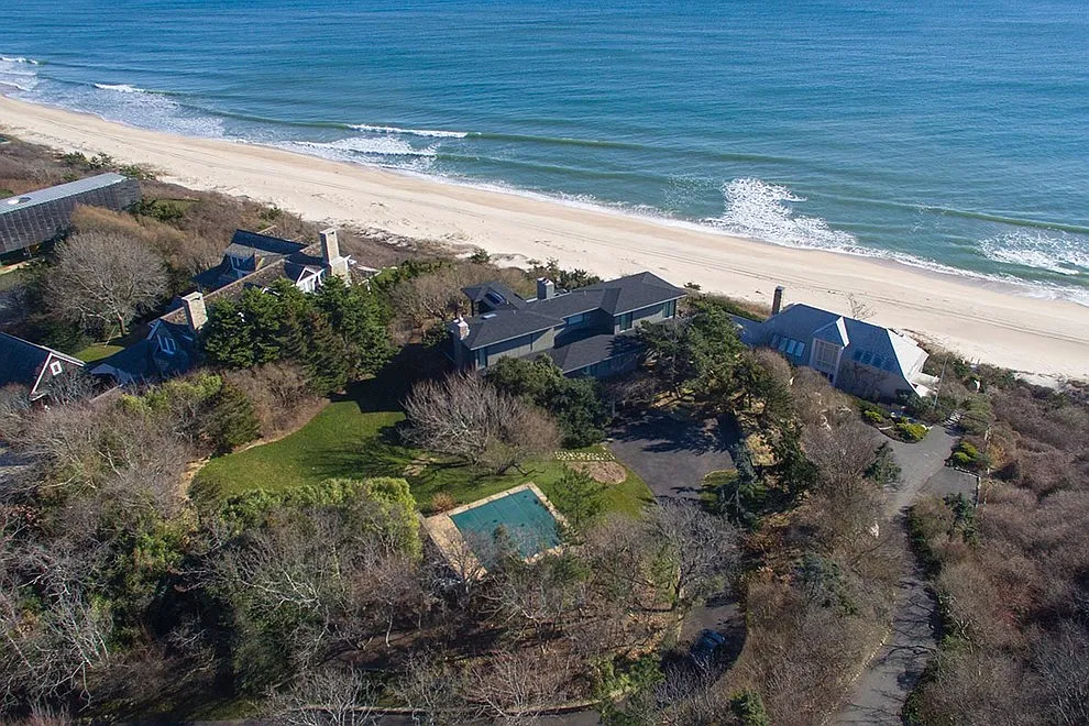 Designer's Oceanfront Rental — Photo 2