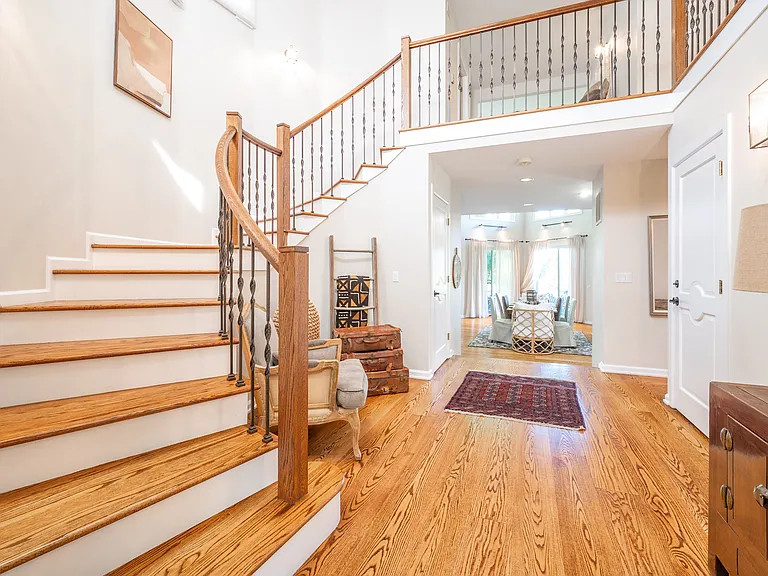 20 Shore Rd — Photo 10