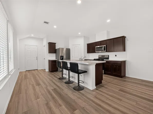 2074 Legacy Hills Dr, Houston, TX 77067