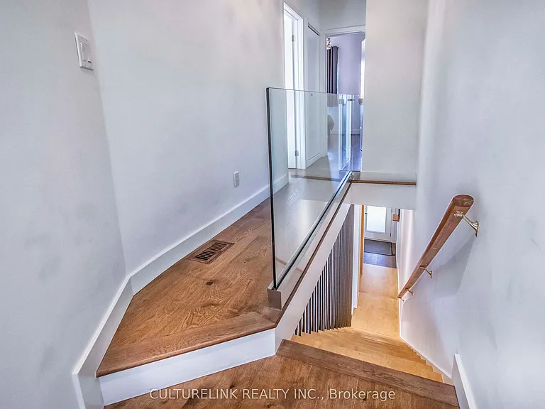 121 Montrose Ave #UPPER — Photo 11