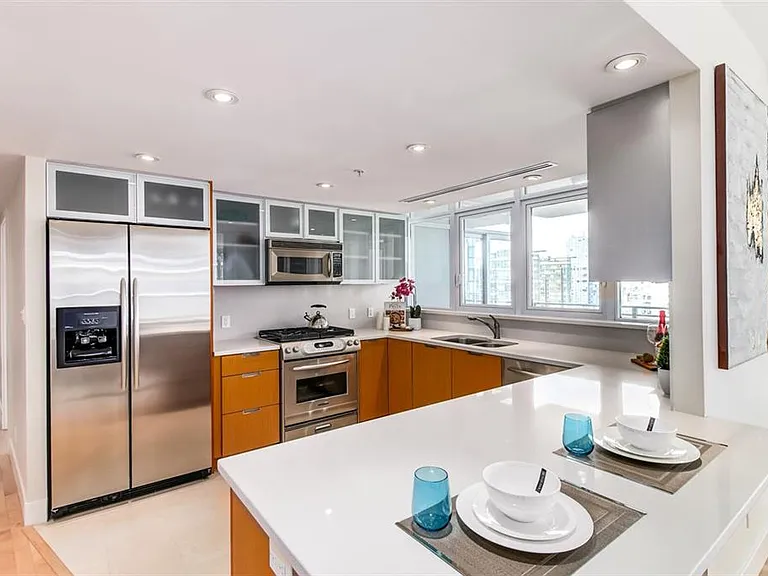 1205 Hastings St W #2402 — Photo 10