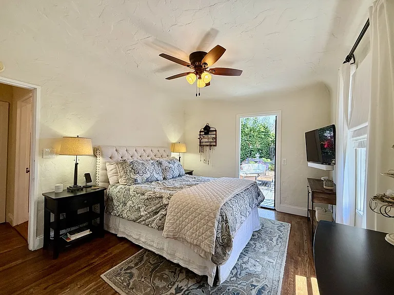 1622 Villa Ave — Photo 9