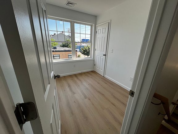 5th image of 9 Hayward St