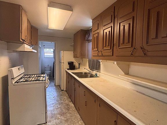 5th image of 502 W 11Th Street
