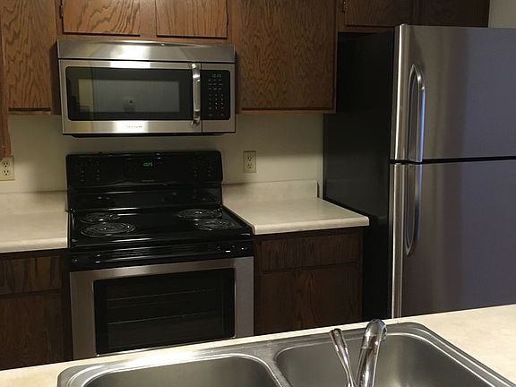 3rd image of 782 N Storer Ave