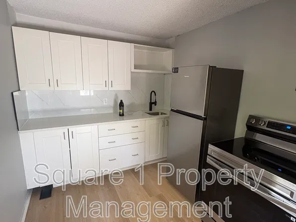 7805 107th St NW #416, Edmonton, AB T6E 4K4