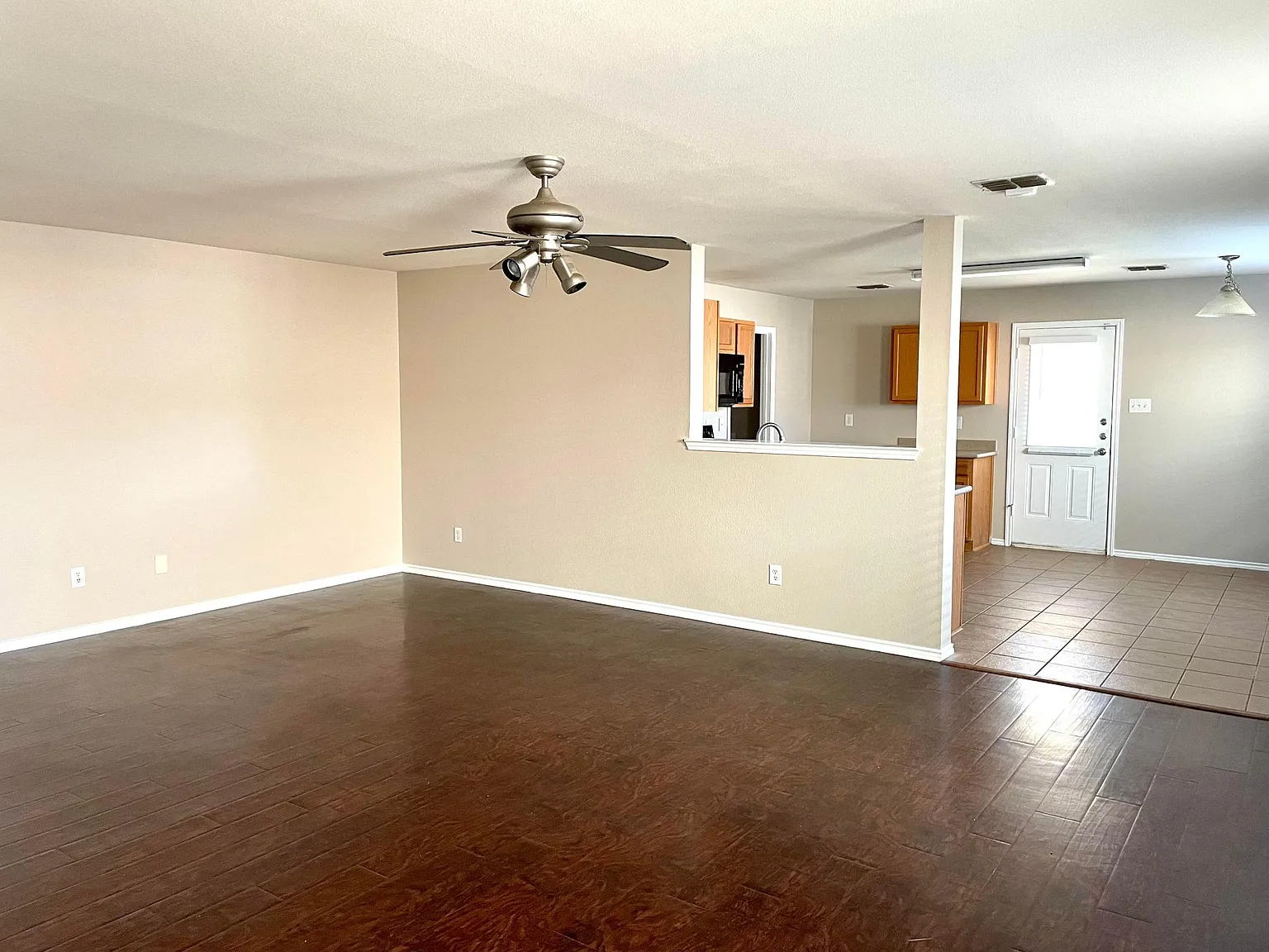 3 bed, 1511 sqft, $1,795 — Photo 2