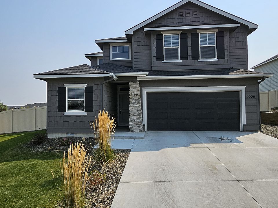 Three car garage - third bay is tandem